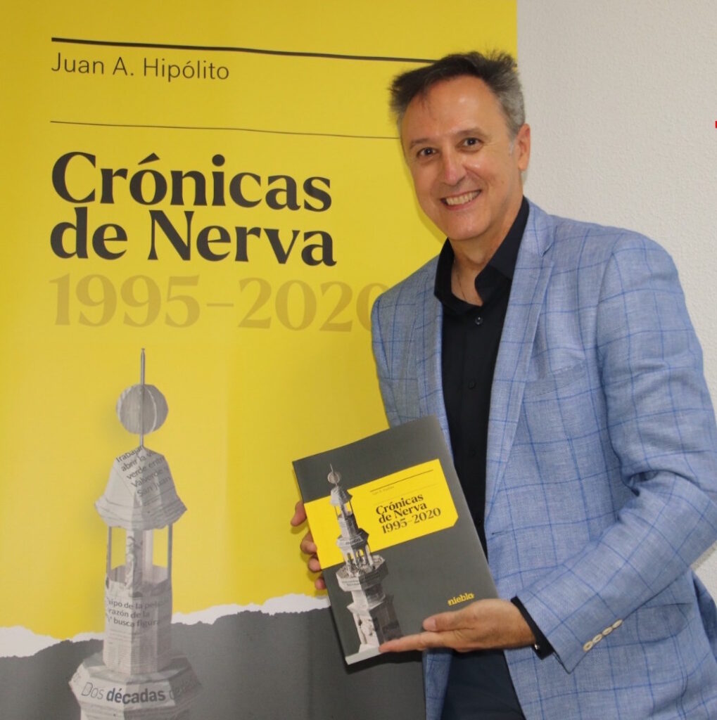 Juan Antonio Hipólito con su nuevo libro 'Crónicas de Nerva 1995-2020'